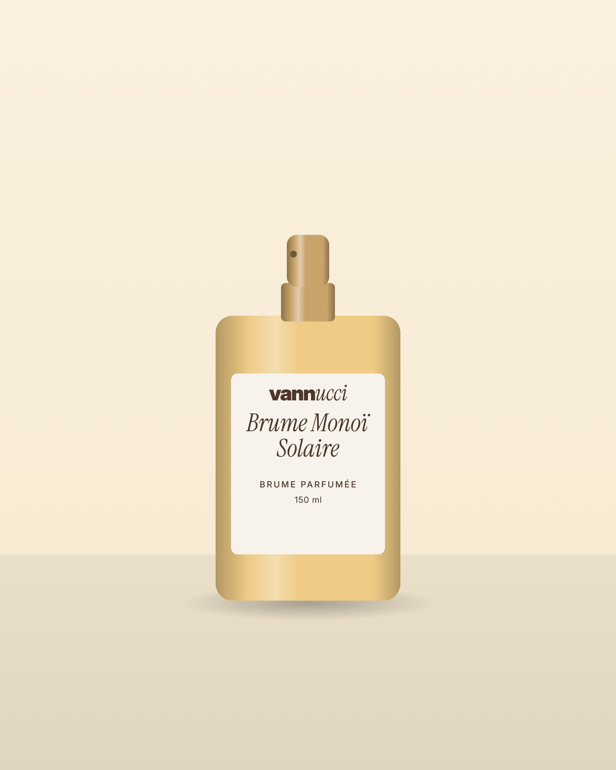 Brume Monoï Solaire Vannucci, flacon vaporisateur sur fond clair