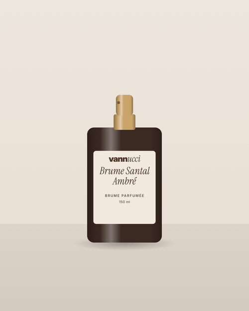 Brume Santal Ambré Vannucci, flacon vaporisateur sur fond clair